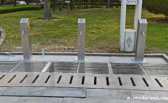 扫码冲脚机 海滩淋浴机