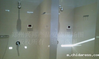 红外感应IC卡水控机在武汉市刘勇国际健身会安装现场